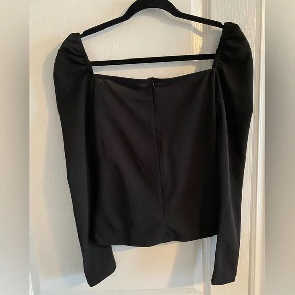 Black Top- Never Worn - Picture 6 of 6